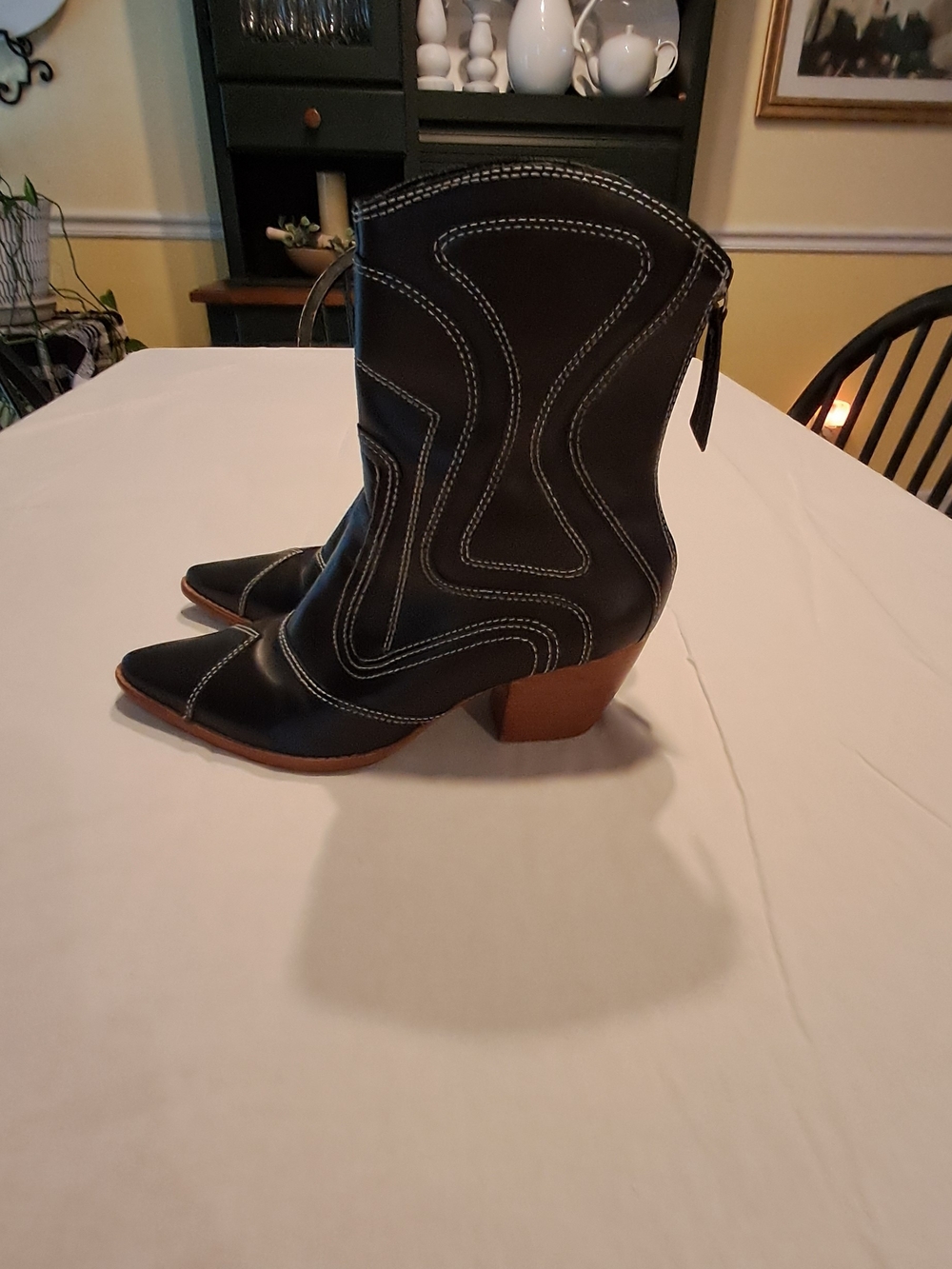 Matisse Women's Black Western Ankle Boots with Contrast Stitching Size 8M - Picture 2 of 4